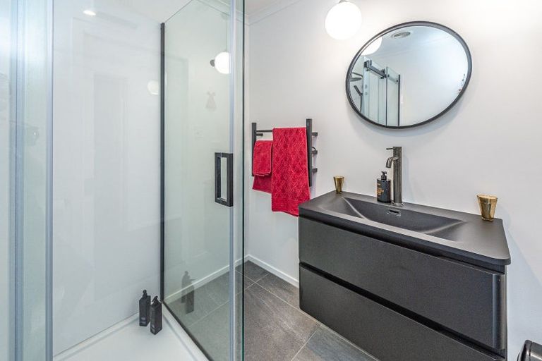 Photo of property in 1 Shakespeare Road, Bastia Hill, Whanganui, 4500