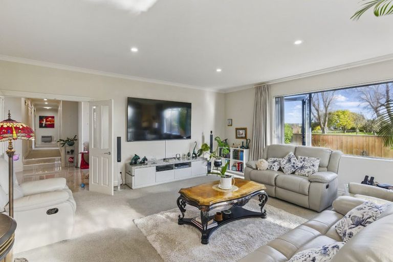 Photo of property in 41 Holcombe Drive, Paraparaumu, 5032