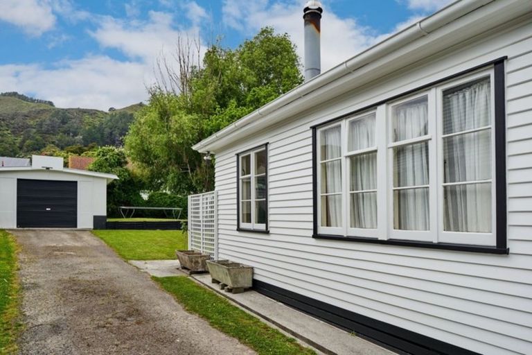 Photo of property in 11 Toomath Street, Naenae, Lower Hutt, 5011