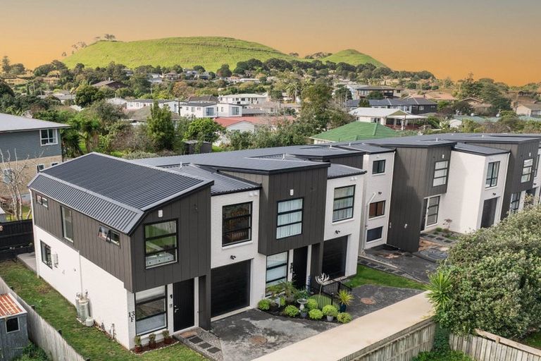 Photo of property in 13f Purata Place, Mangere Bridge, Auckland, 2022