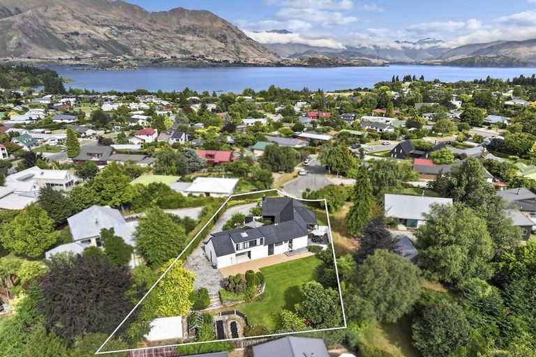 Photo of property in 19 Rimu Lane, Wanaka, 9305