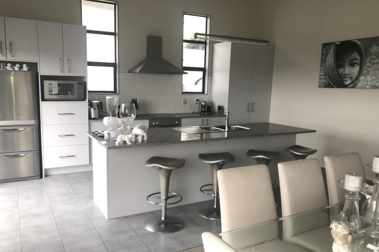 Photo of property in 47 Sunset Road, Totara Vale, Auckland, 0632