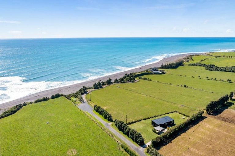 Photo of property in 386 Kaihihi Road, Okato, New Plymouth, 4381