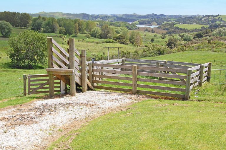 Photo of property in 924 Oneriri Road, Kaiwaka, 0573