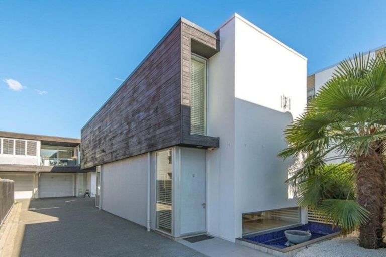 Photo of property in 2/184 Peterborough Street, Christchurch Central, Christchurch, 8013