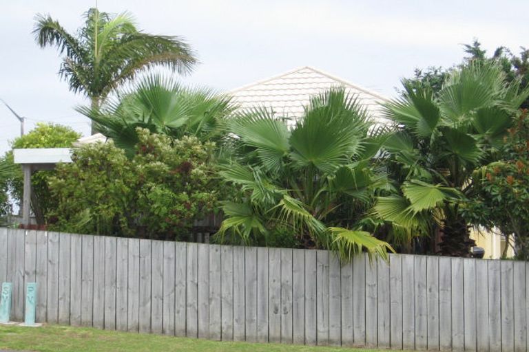 Photo of property in 2 Ponderosa Drive, Oteha, Auckland, 0632