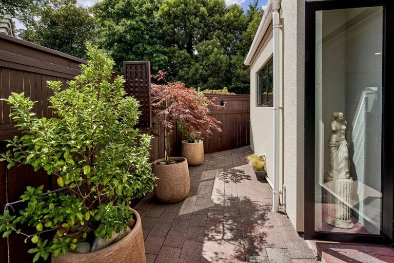 Photo of property in 2/139 Knights Road, Hutt Central, Lower Hutt, 5010