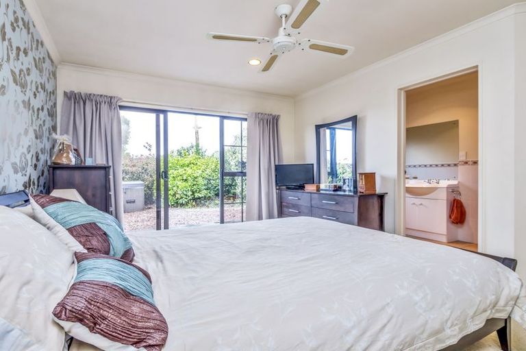 Photo of property in 5 Ruze Vida Drive, Massey, Auckland, 0614