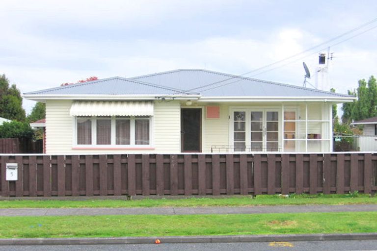 Photo of property in 2/5 Rogers Road, Manurewa, Auckland, 2102