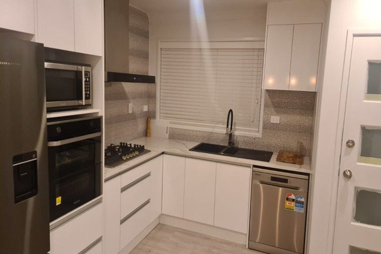 Photo of property in 122 Rowandale Avenue, Manurewa, Auckland, 2102