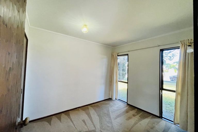 Photo of property in 11 Walter Strevens Drive, Conifer Grove, Takanini, 2112
