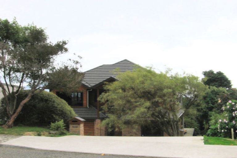 Photo of property in 22 Kotare Street, Waikanae, 5036
