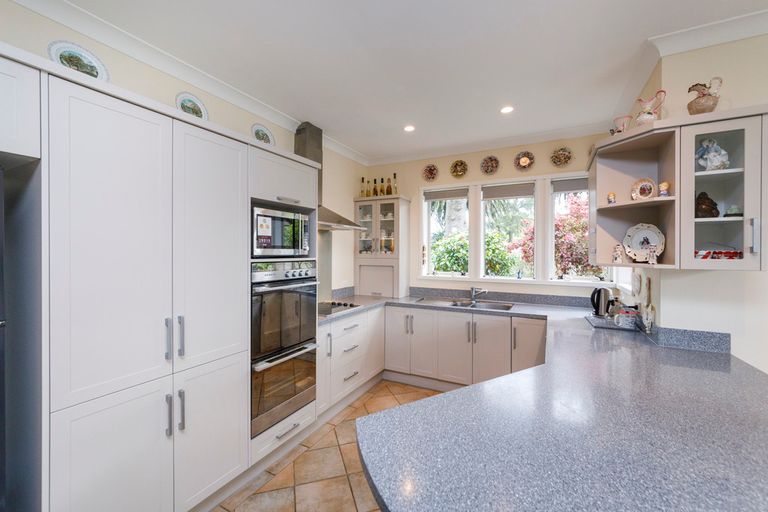 Photo of property in 4 The Oaks, Awapuni, Palmerston North, 4412