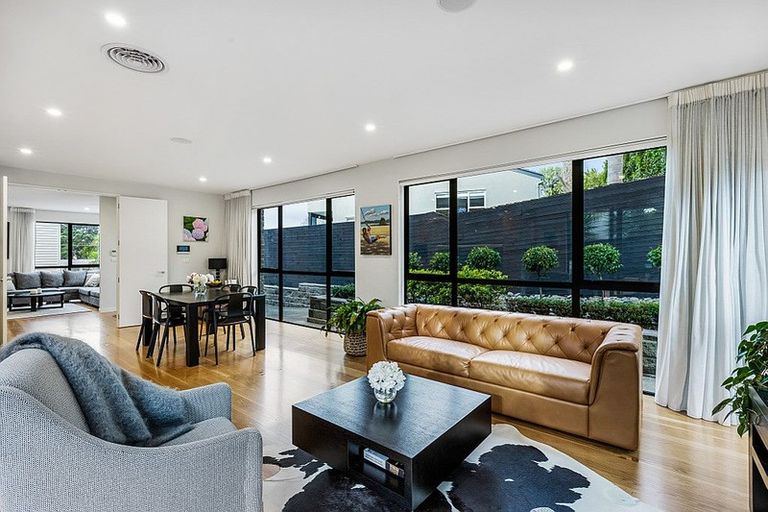 Photo of property in 34a Lyons Avenue, Murrays Bay, Auckland, 0630