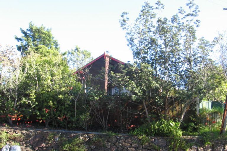 Photo of property in 2/76 Kaurilands Road, Titirangi, Auckland, 0604