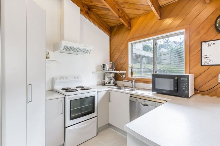 Photo of property in 30 Albatross Road, Red Beach, 0932