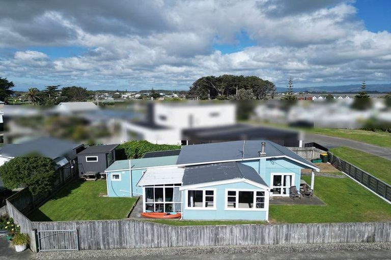 Photo of property in 13 Barber Street, Foxton Beach, Foxton, 4815