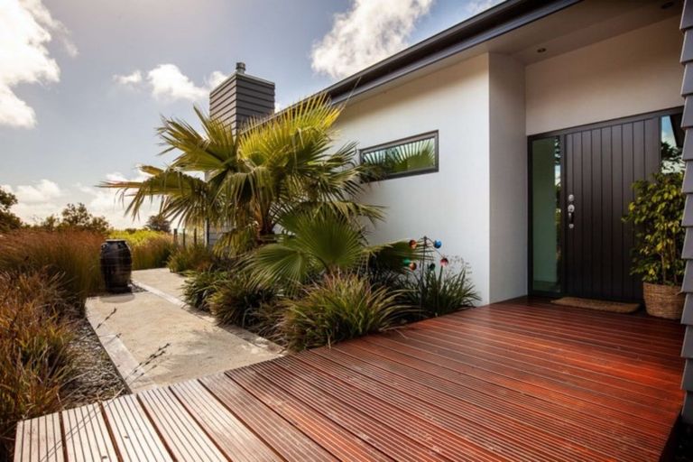 Photo of property in 2 Matau Lane, Ferndale, New Plymouth, 4310