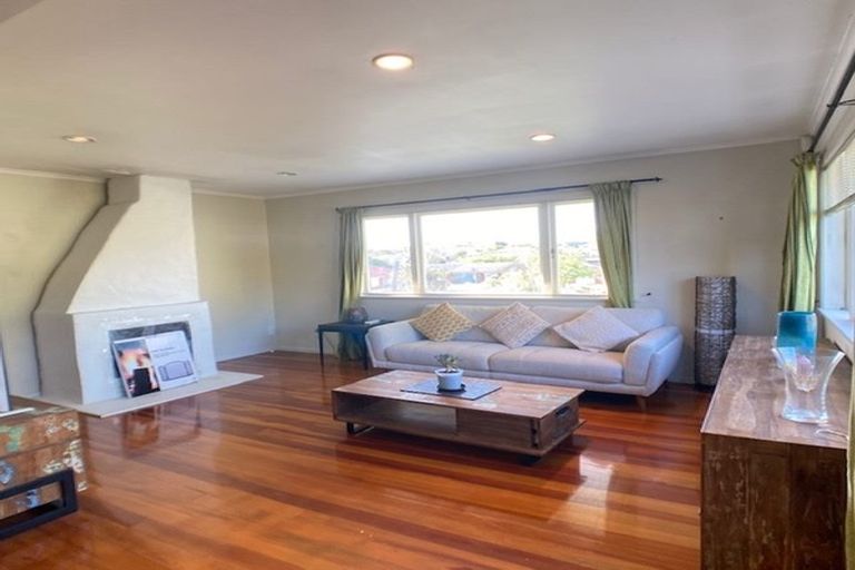 Photo of property in 95 View Road, Henderson, Auckland, 0612