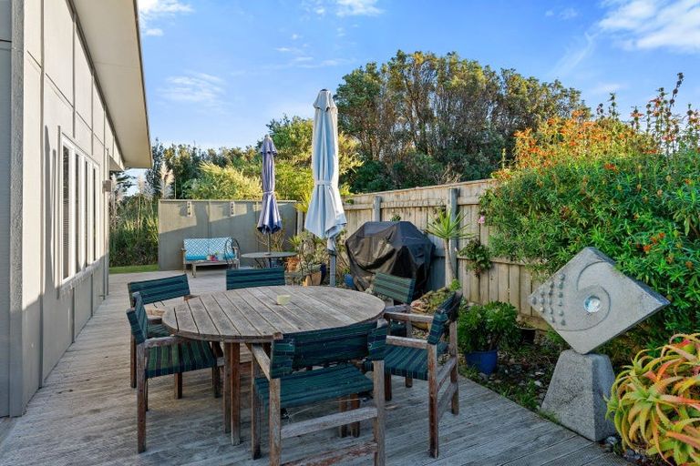 Photo of property in 5 Byron Brown Place, Otaki Beach, Otaki, 5512