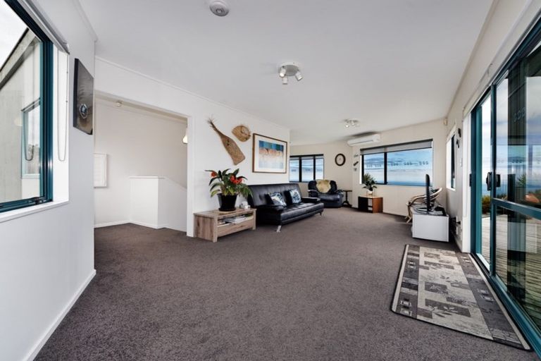 Photo of property in 123 Piha Road, Piha, New Lynn, 0772