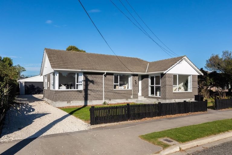 Photo of property in 19 Horton Place, Avondale, Christchurch, 8061