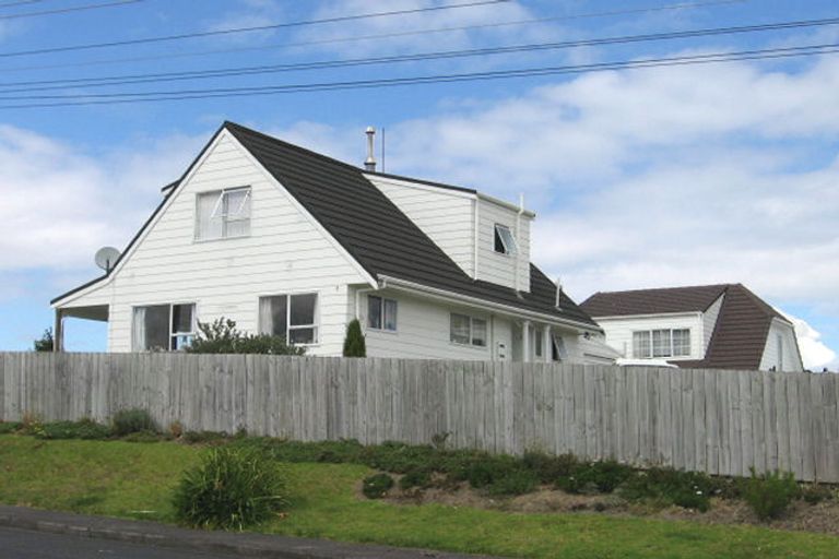 Photo of property in 85 Luckens Road, West Harbour, Auckland, 0618