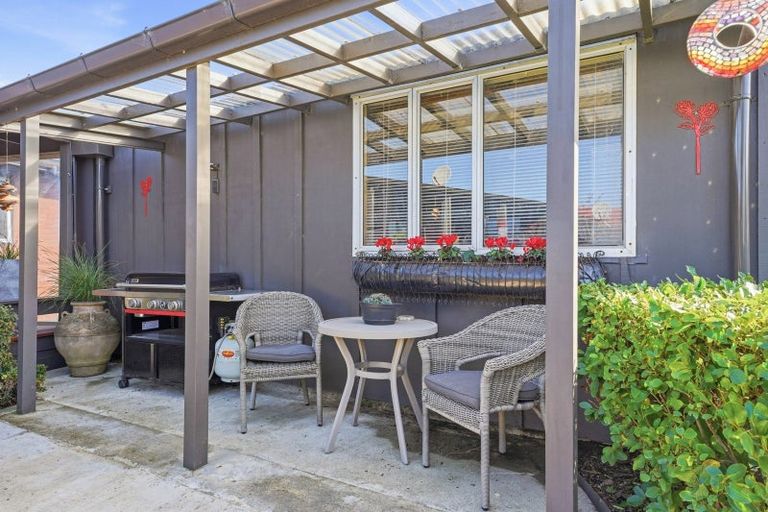 Photo of property in 23 Gibbons Crescent, Castlecliff, Whanganui, 4501
