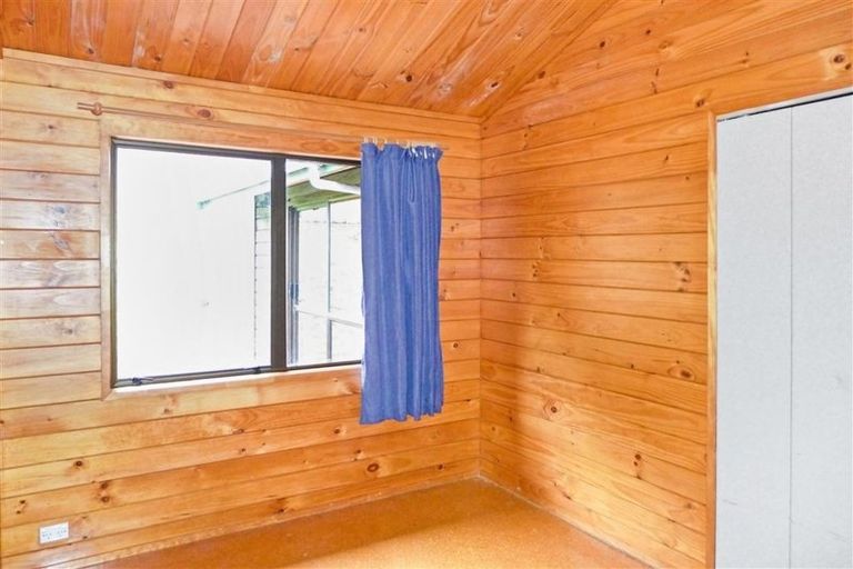 Photo of property in 8 Chardon Place, Henderson, Auckland, 0612