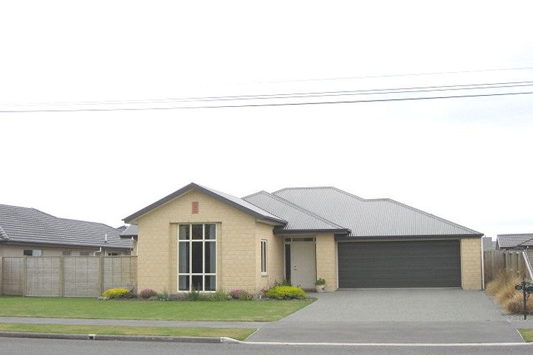 Photo of property in 59 Inwoods Road, Parklands, Christchurch, 8083