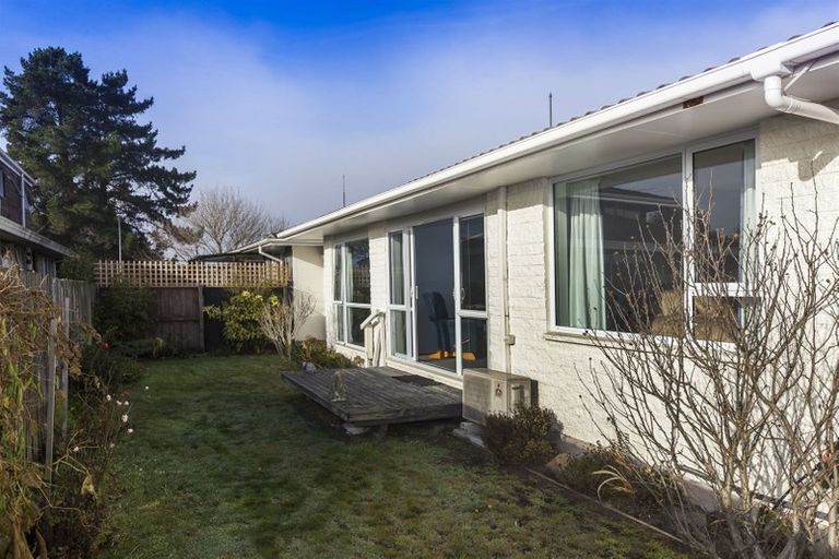 Photo of property in 2/185 Queenspark Drive, Parklands, Christchurch, 8083