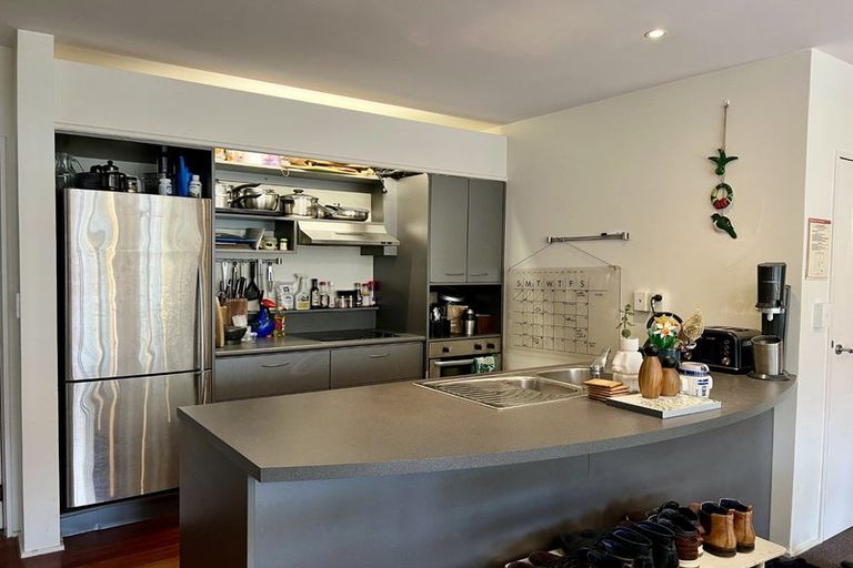 Photo of property in St Peters Apartments, 6e/192 Willis Street, Te Aro, Wellington, 6011