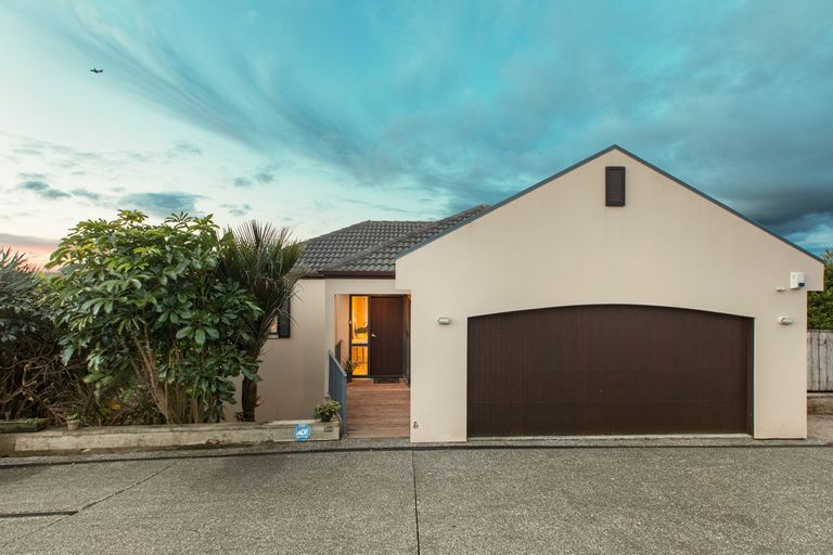 Photo of property in 132 Redoubt Road, Goodwood Heights, Auckland, 2105