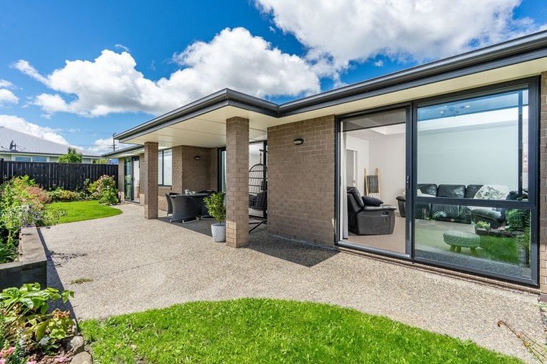 Photo of property in 16 Carrick Place, Mosgiel, 9024