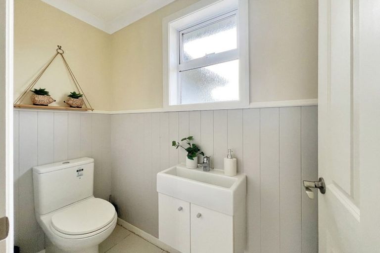 Photo of property in 64 Wellington Road, Wainuiomata, Lower Hutt, 5014