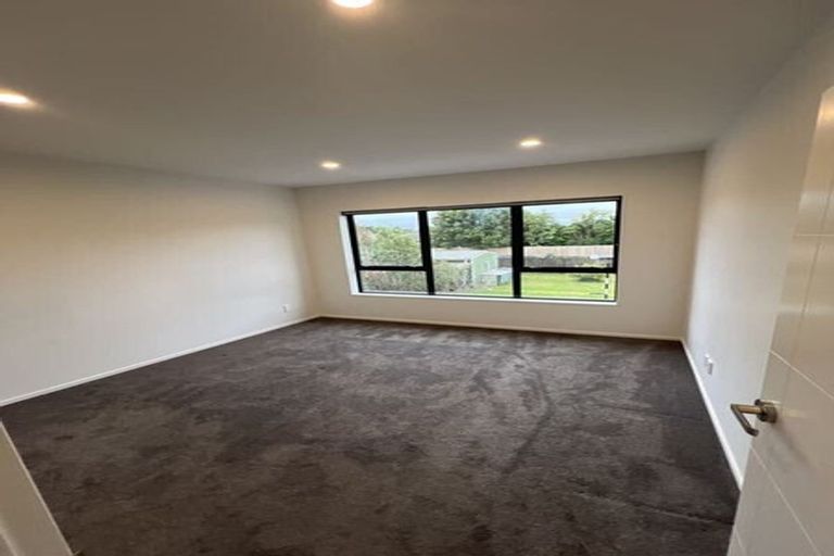 Photo of property in 14e River Road, Te Atatu Peninsula, Auckland, 0610