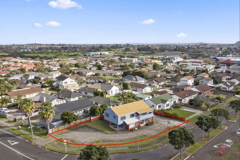 Photo of property in 19 Highland Park Drive, Highland Park, Auckland, 2010