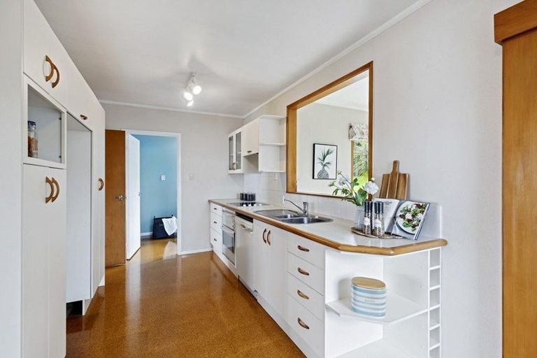 Photo of property in 5 South Pacific Place, Henderson, Auckland, 0612