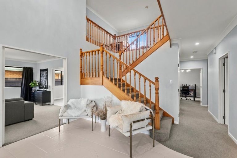 Photo of property in 41 Royal Oak Drive, Kelvin Grove, Palmerston North, 4414