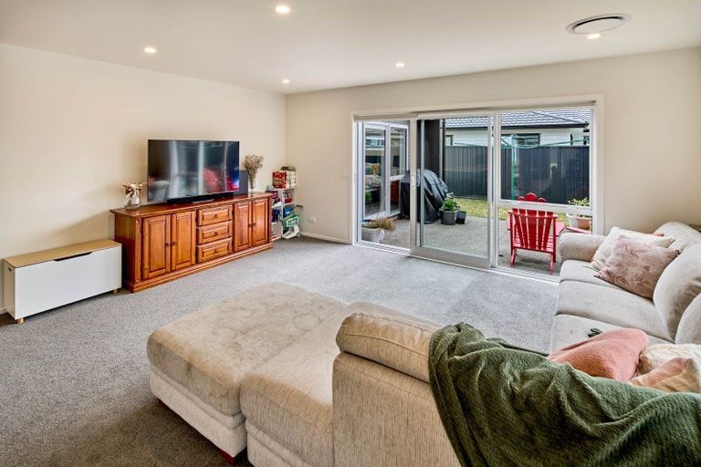 Photo of property in 28 Cynisca Crescent, Wallaceville, Upper Hutt, 5018