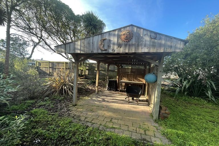 Photo of property in 13 Effingham Street, North New Brighton, Christchurch, 8083