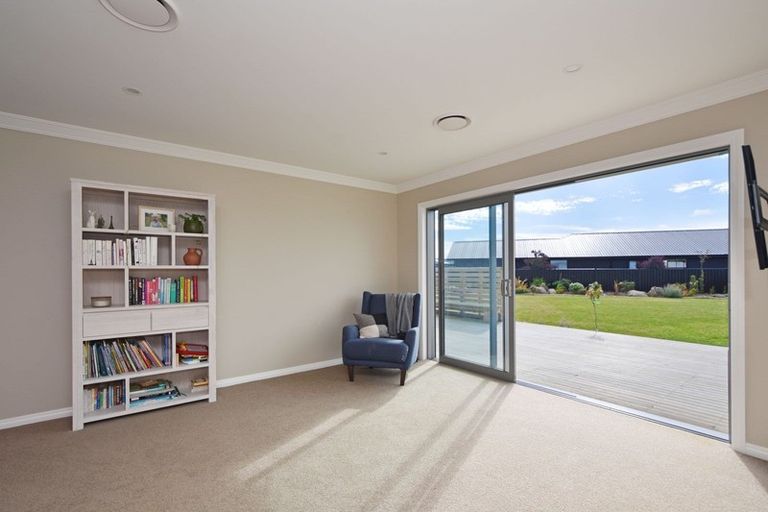 Photo of property in 15 Court Of Ascot, Seaward Bush, Invercargill, 9812