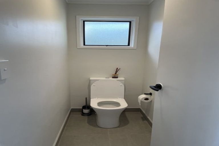 Photo of property in 1/24 Contessa Drive, Glenfield, Auckland, 0629