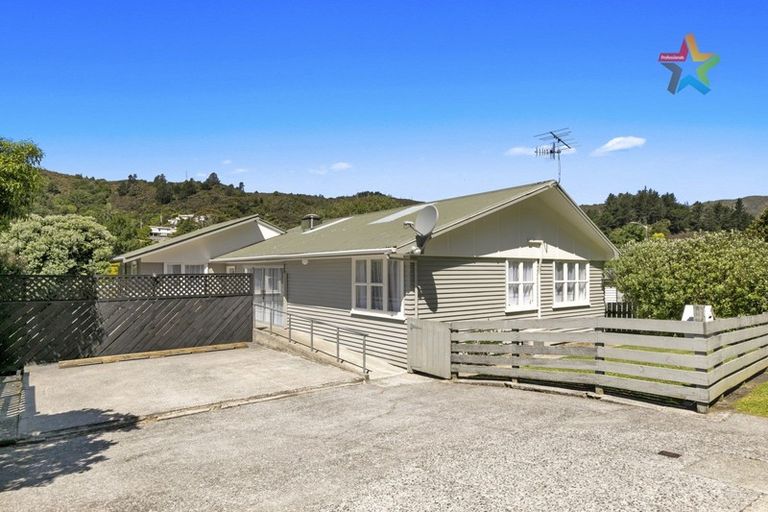 Photo of property in 6 Holborn Drive, Stokes Valley, Lower Hutt, 5019