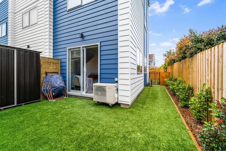 Photo of property in 11/8 Yeovil Road, Te Atatu Peninsula, Auckland, 0610