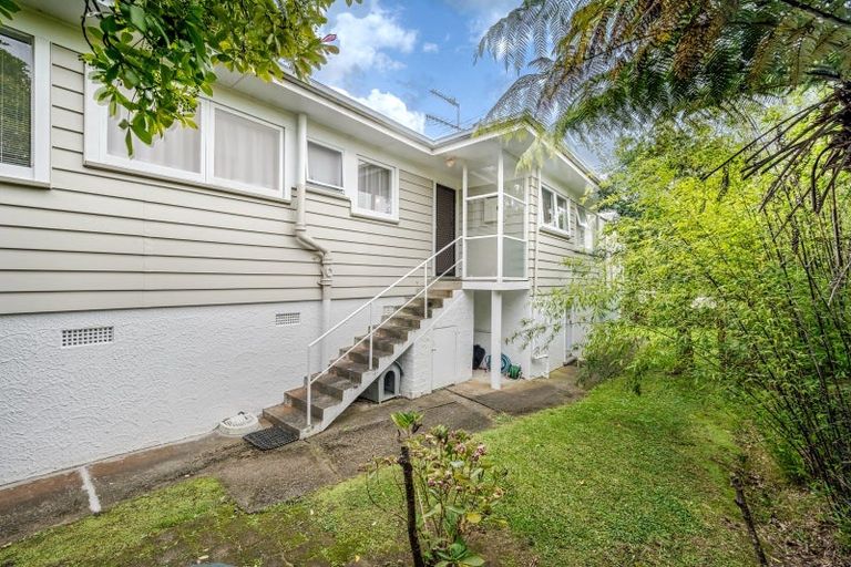 Photo of property in 125 Reeves Road, Pakuranga Heights, Auckland, 2010