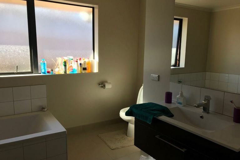 Photo of property in 61 Tiriwa Drive, Massey, Auckland, 0614