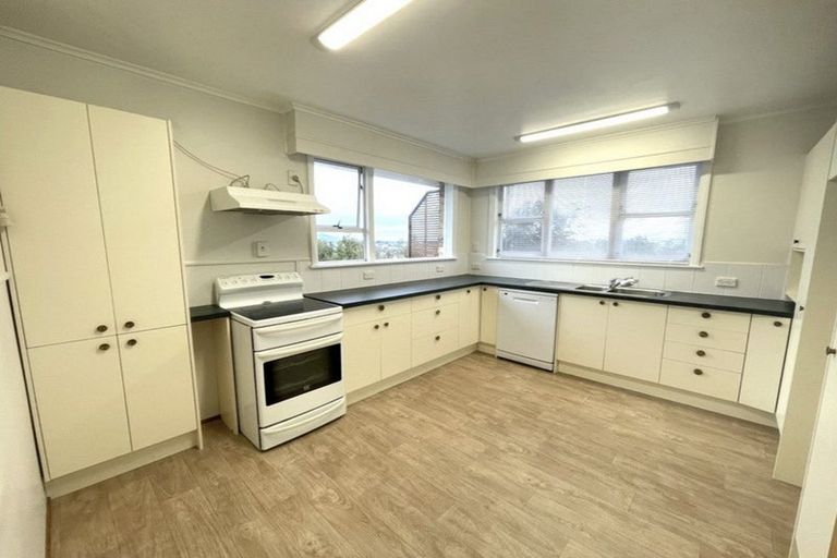 Photo of property in 139 Forrest Hill Road, Forrest Hill, Auckland, 0620