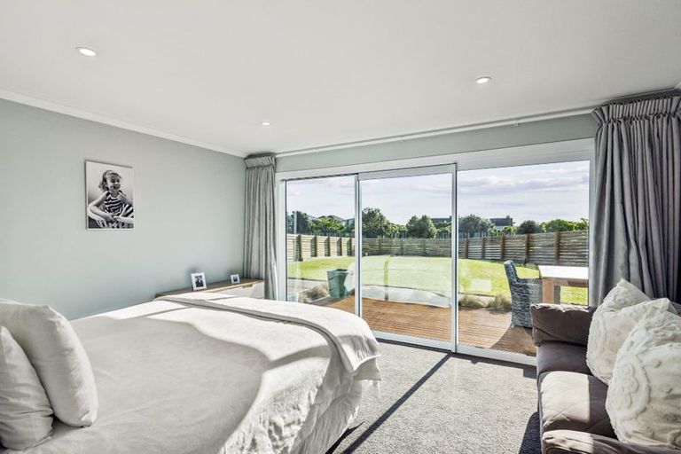 Photo of property in 156 Field Way, Waikanae Beach, Waikanae, 5036