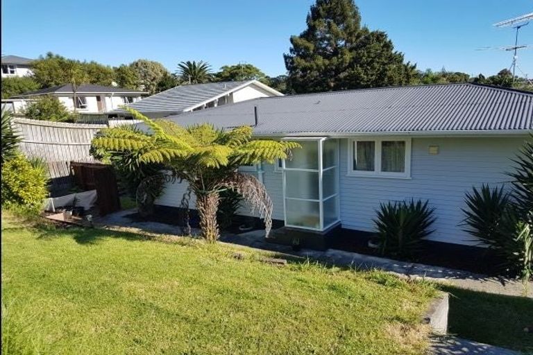 Photo of property in 62 Stott Avenue, Birkdale, Auckland, 0626
